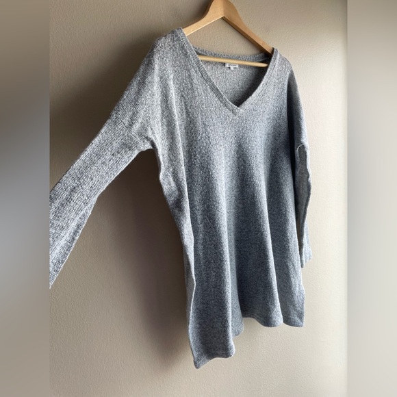 Piko Envi Free Fashion Gray Women V Neck Sweater Size Medium - Picture 3 of 8